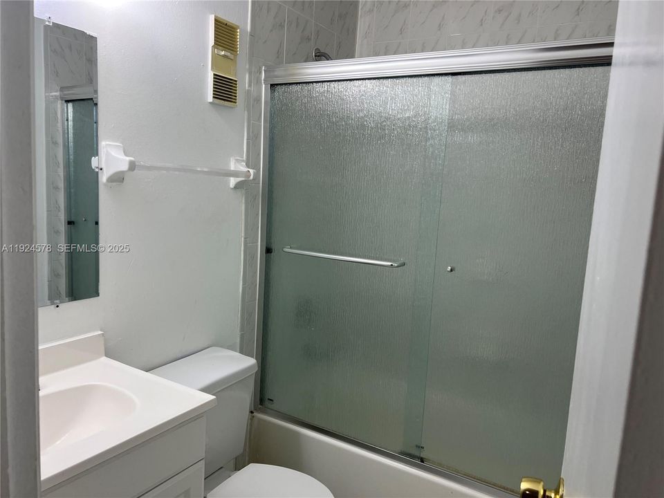 For Rent: $2,950 (3 beds, 3 baths, 1303 Square Feet)