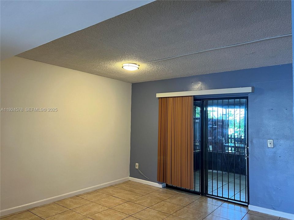 For Rent: $2,950 (3 beds, 3 baths, 1303 Square Feet)