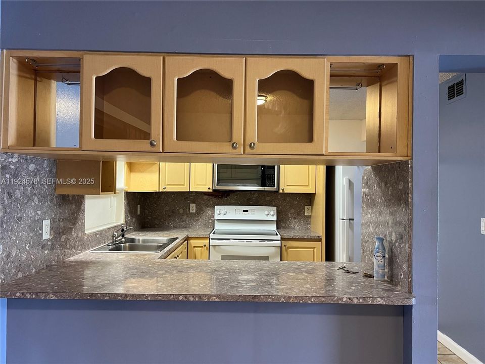 For Rent: $2,950 (3 beds, 3 baths, 1303 Square Feet)