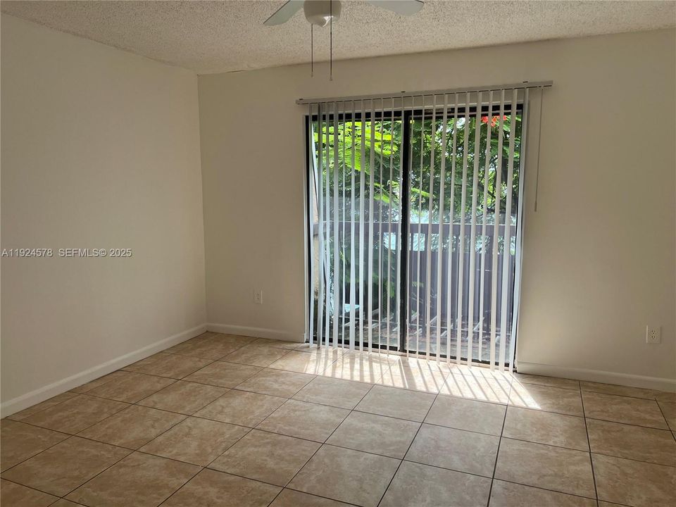 For Rent: $2,950 (3 beds, 3 baths, 1303 Square Feet)
