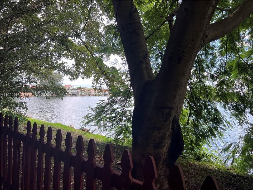 For Rent: $2,950 (3 beds, 3 baths, 1303 Square Feet)