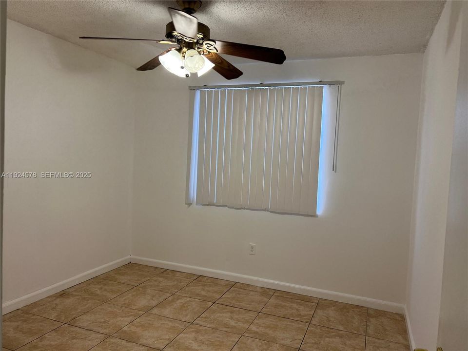 For Rent: $2,950 (3 beds, 3 baths, 1303 Square Feet)