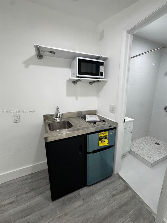 For Rent: $900 (1 beds, 1 baths, 1776 Square Feet)