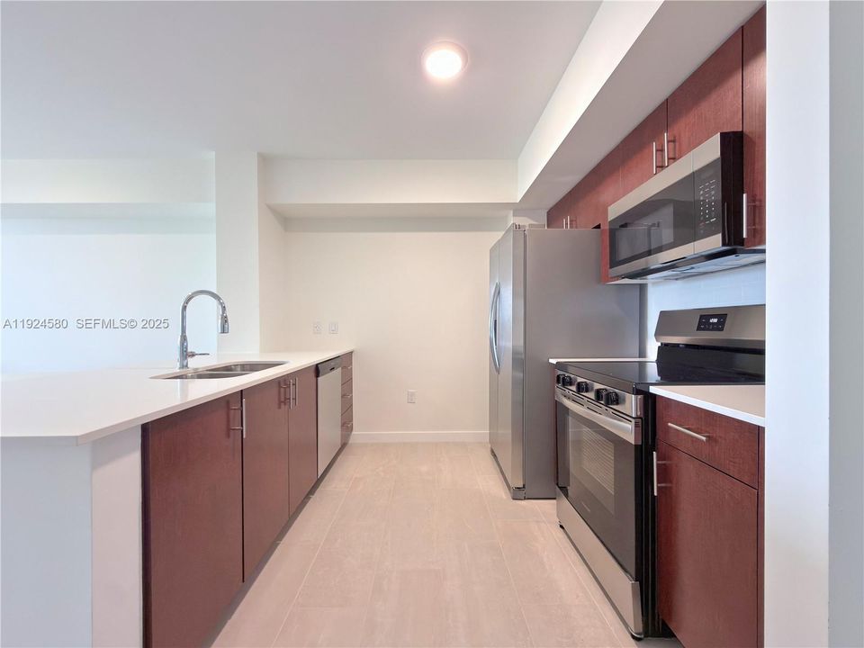 For Rent: $1,970 (1 beds, 1 baths, 746 Square Feet)