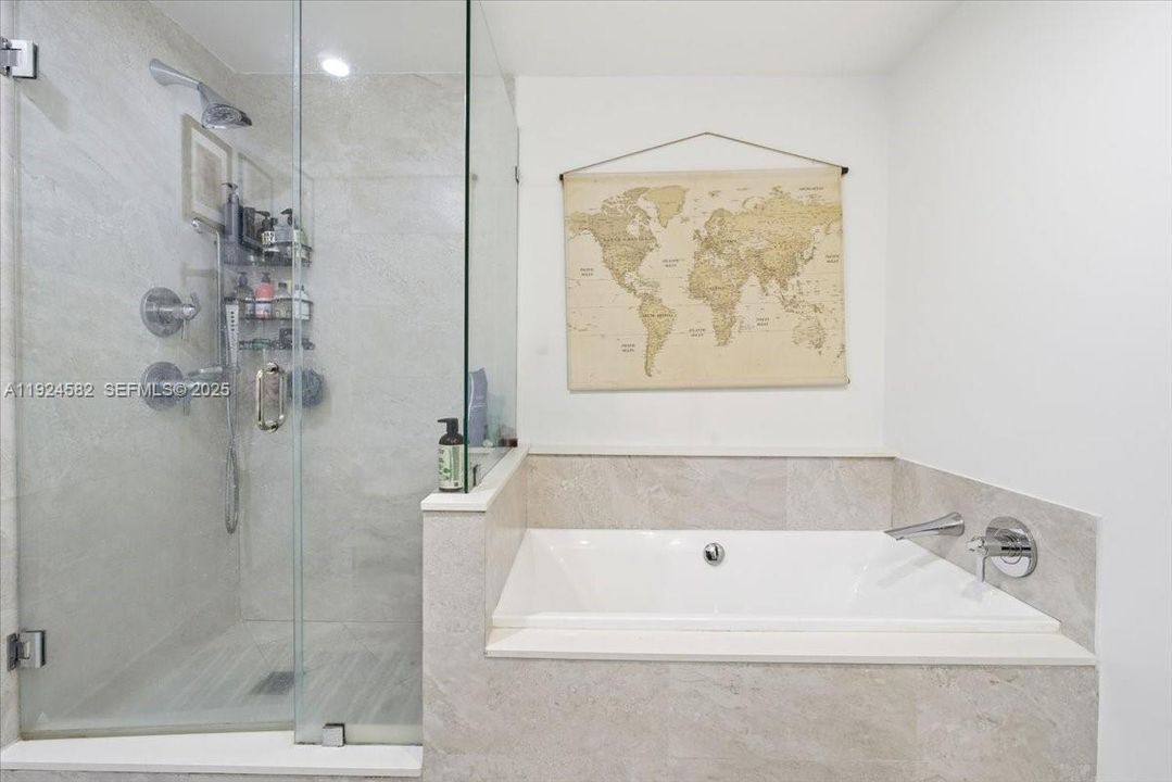 待售: $710,000 (1 贝兹, 2 浴室, 979 平方英尺)