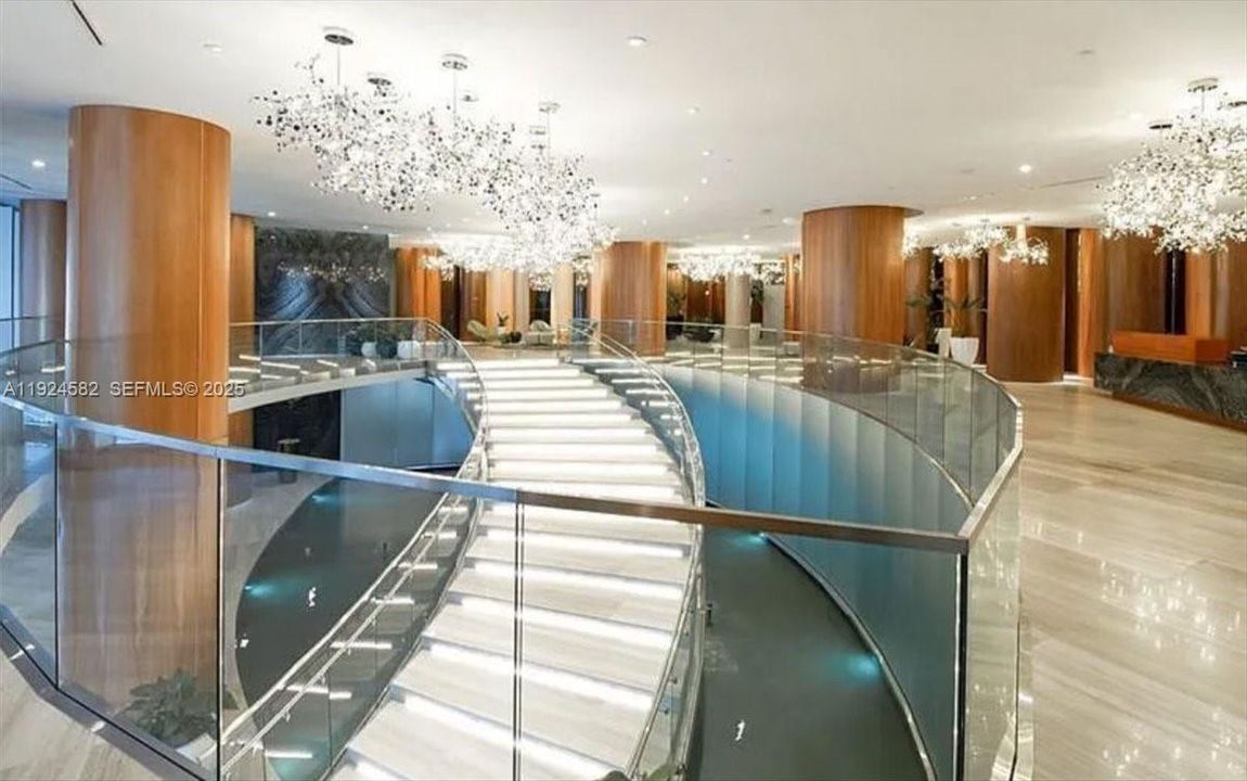 待售: $710,000 (1 贝兹, 2 浴室, 979 平方英尺)