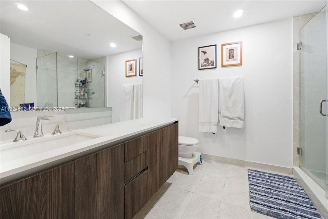 待售: $710,000 (1 贝兹, 2 浴室, 979 平方英尺)