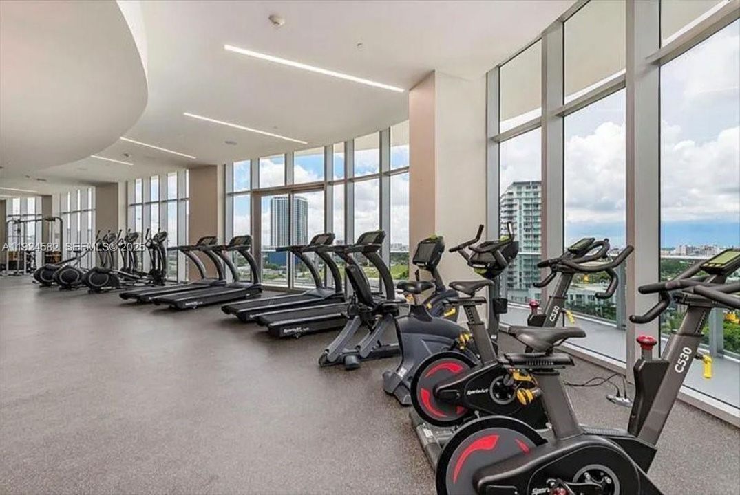 待售: $710,000 (1 贝兹, 2 浴室, 979 平方英尺)