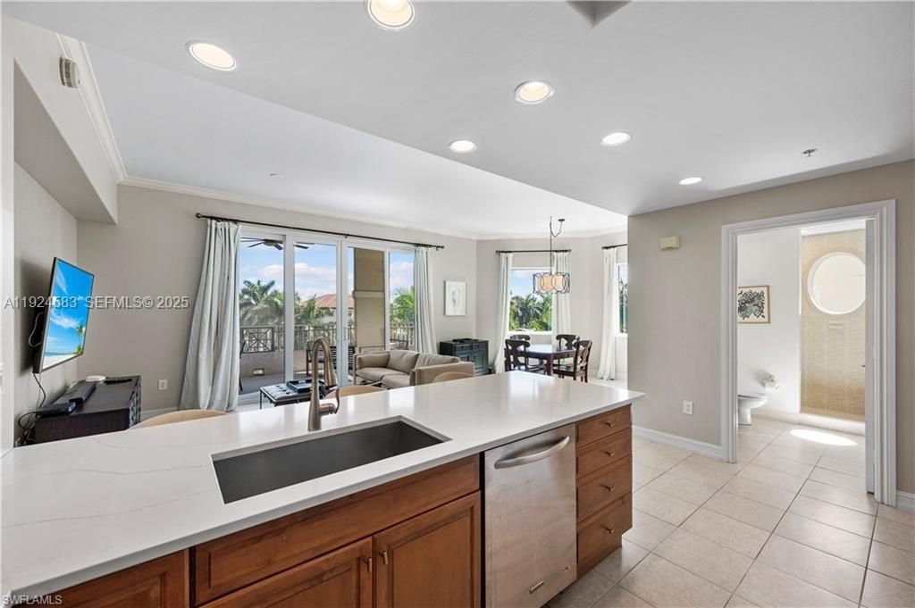 For Sale: $699,000 (1 beds, 2 baths, 1120 Square Feet)