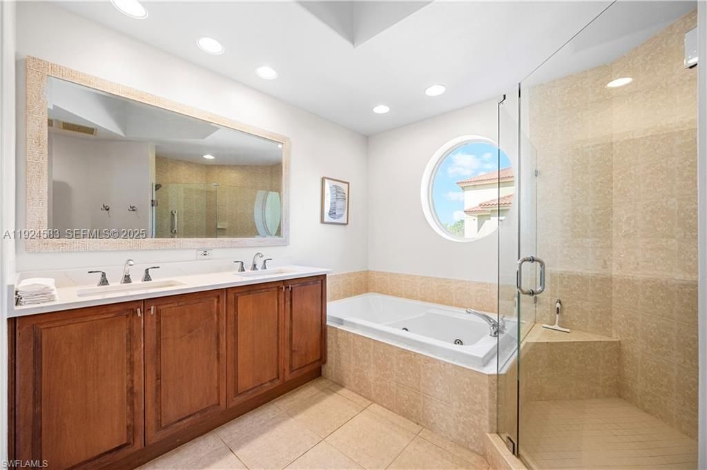 For Sale: $699,000 (1 beds, 2 baths, 1120 Square Feet)