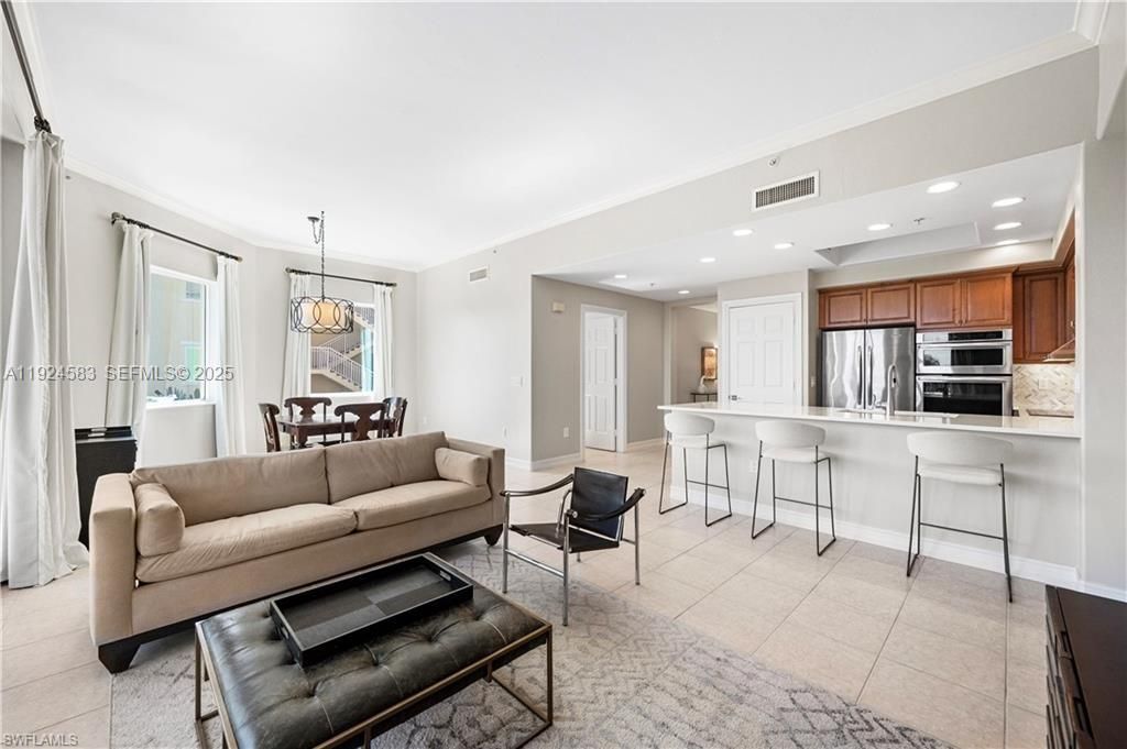 For Sale: $699,000 (1 beds, 2 baths, 1120 Square Feet)