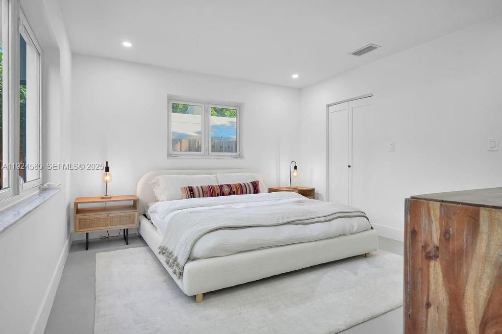 En Renta: $9,500 (4 camas, 2 baños, 2240 Pies cuadrados)