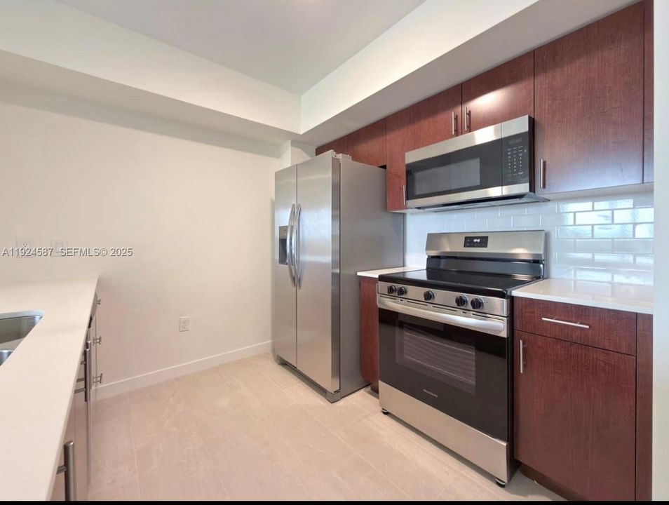 For Rent: $2,650 (2 beds, 2 baths, 5164 Square Feet)