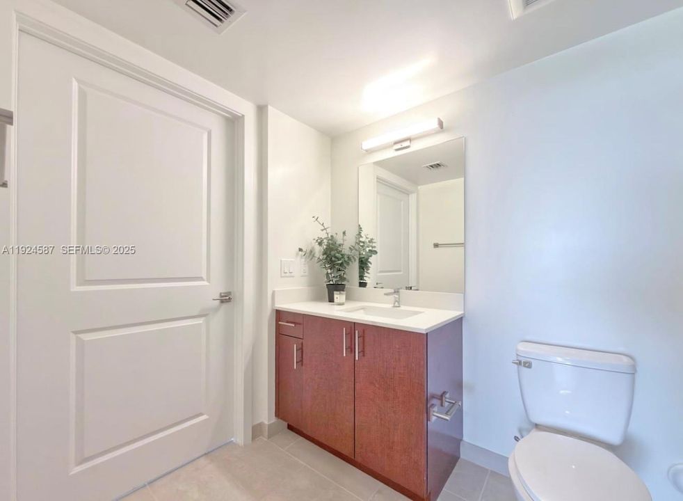 For Rent: $2,650 (2 beds, 2 baths, 5164 Square Feet)