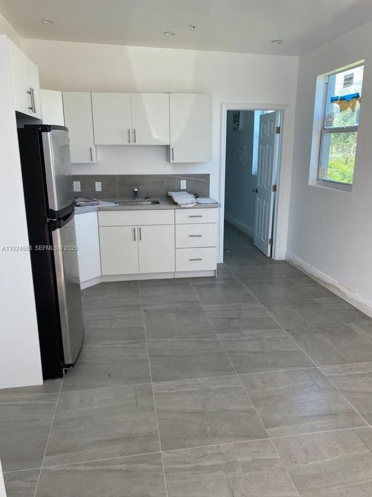 出租: $1,450 (1 贝兹, 1 浴室, 2515 平方英尺)