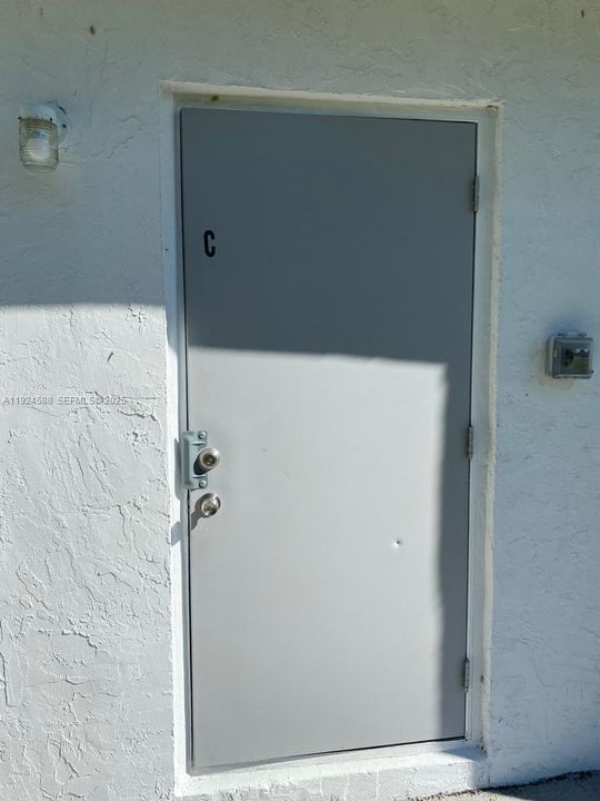 出租: $1,450 (1 贝兹, 1 浴室, 2515 平方英尺)