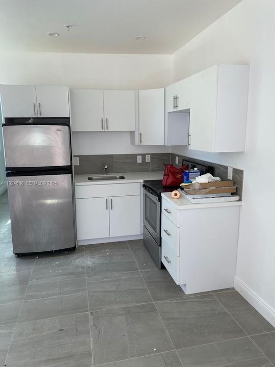 出租: $1,450 (1 贝兹, 1 浴室, 2515 平方英尺)