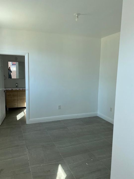 出租: $1,450 (1 贝兹, 1 浴室, 2515 平方英尺)