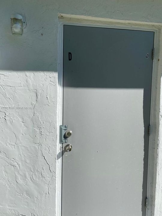 出租: $1,450 (1 贝兹, 1 浴室, 2515 平方英尺)