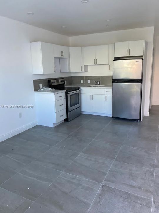 出租: $1,450 (1 贝兹, 1 浴室, 2515 平方英尺)