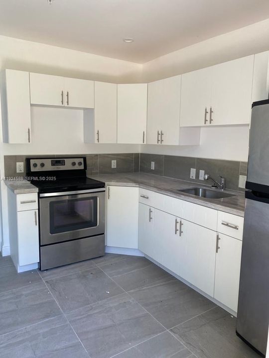 出租: $1,450 (1 贝兹, 1 浴室, 2515 平方英尺)