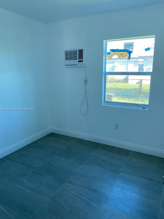 出租: $1,450 (1 贝兹, 1 浴室, 2515 平方英尺)