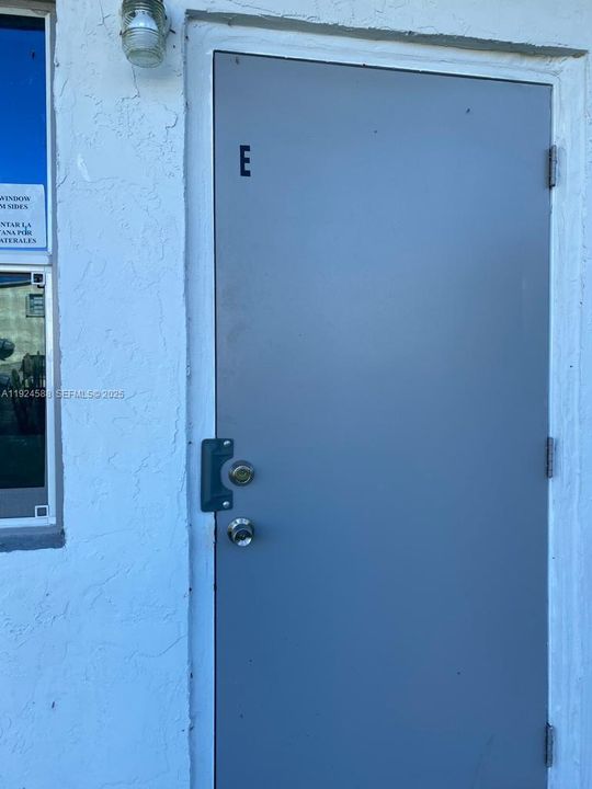 出租: $1,450 (1 贝兹, 1 浴室, 2515 平方英尺)