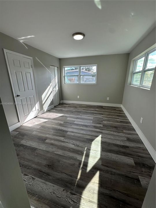 For Rent: $3,100 (4 beds, 2 baths, 1377 Square Feet)