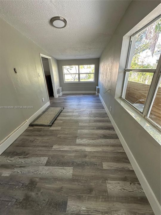 For Rent: $3,100 (4 beds, 2 baths, 1377 Square Feet)