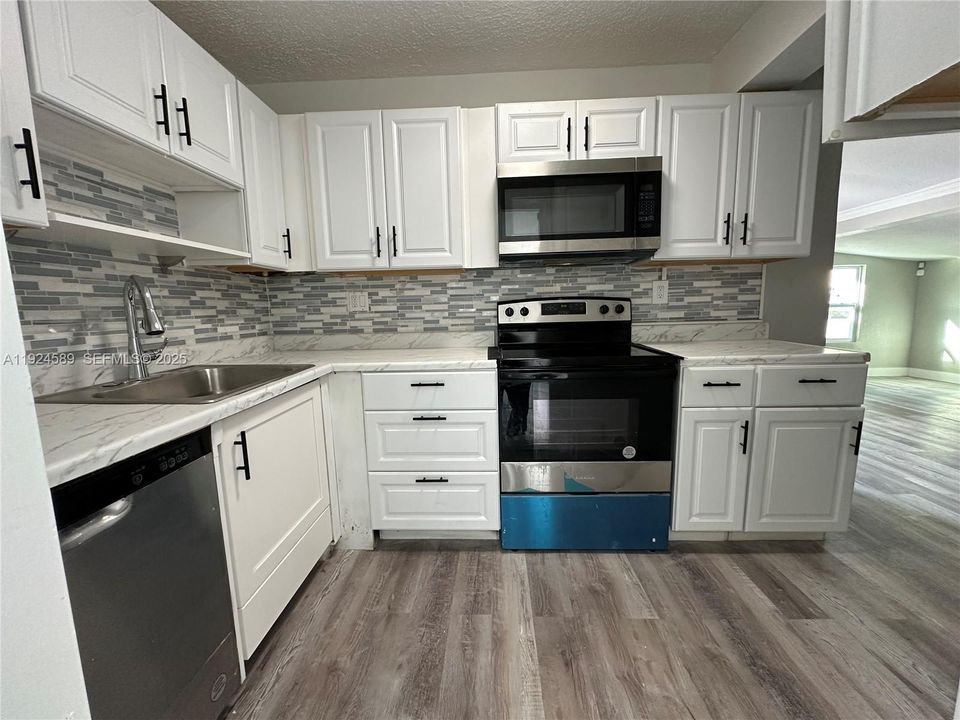 For Rent: $3,100 (4 beds, 2 baths, 1377 Square Feet)