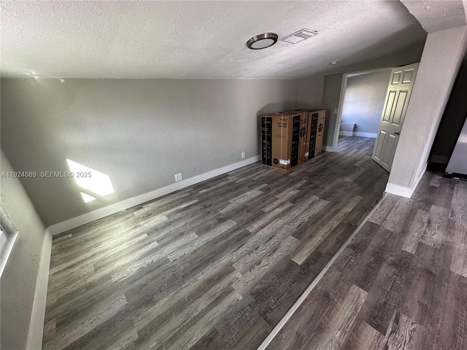 For Rent: $3,100 (4 beds, 2 baths, 1377 Square Feet)