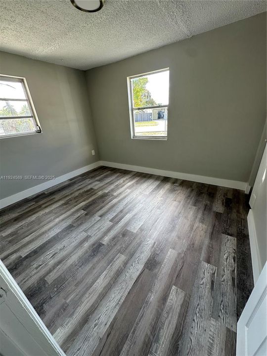 For Rent: $3,100 (4 beds, 2 baths, 1377 Square Feet)