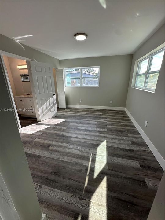 For Rent: $3,100 (4 beds, 2 baths, 1377 Square Feet)