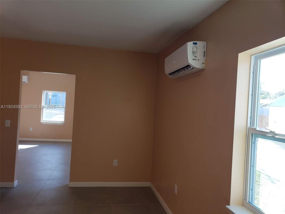 出租: $1,600 (3 贝兹, 2 浴室, 0 平方英尺)