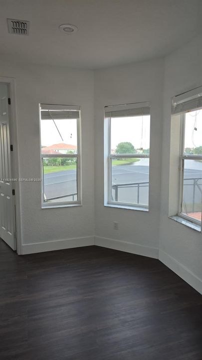 出租: $4,200 (5 贝兹, 4 浴室, 5349 平方英尺)