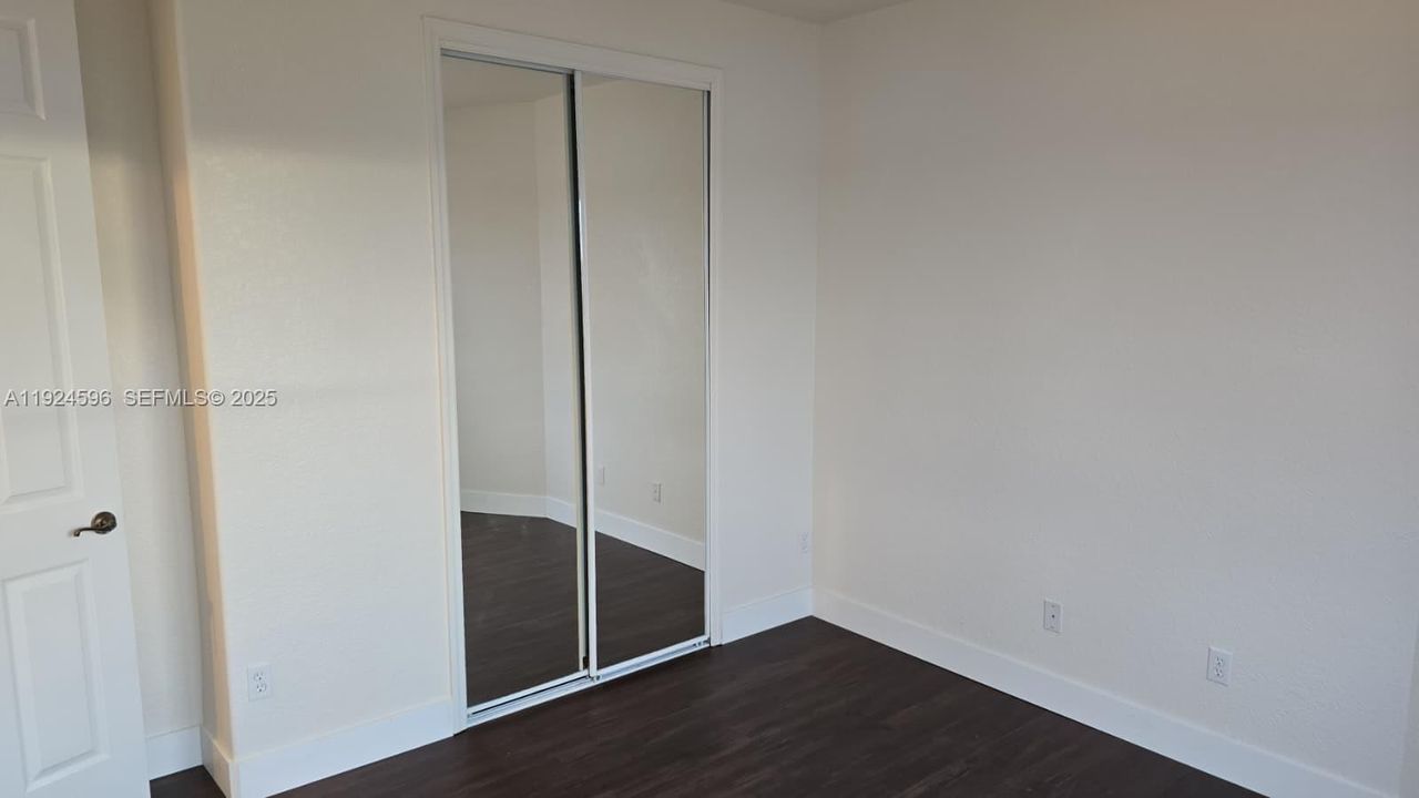 出租: $4,200 (5 贝兹, 4 浴室, 5349 平方英尺)