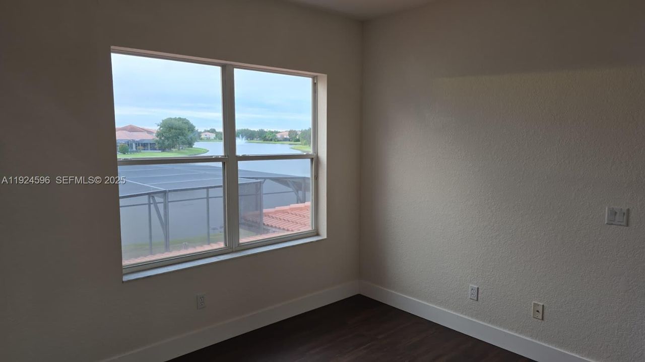 出租: $4,200 (5 贝兹, 4 浴室, 5349 平方英尺)