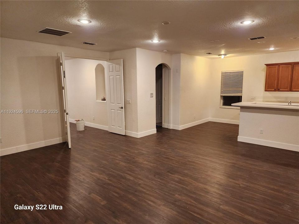 出租: $4,200 (5 贝兹, 4 浴室, 5349 平方英尺)