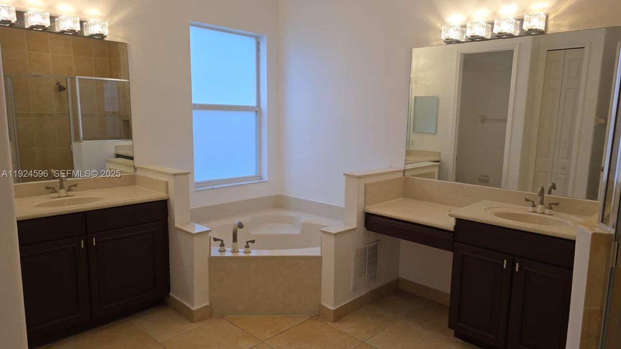 出租: $4,200 (5 贝兹, 4 浴室, 5349 平方英尺)