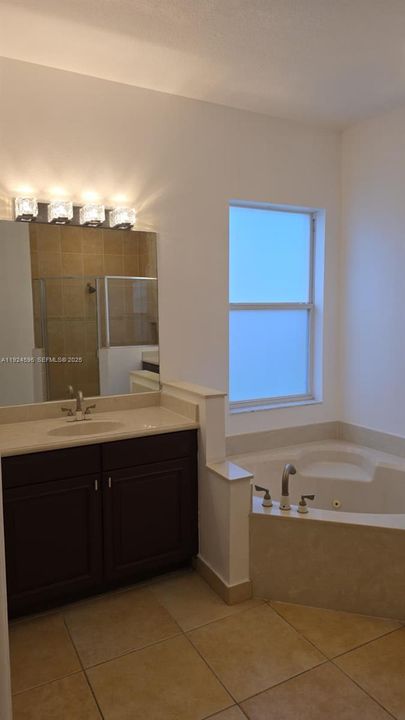 出租: $4,200 (5 贝兹, 4 浴室, 5349 平方英尺)