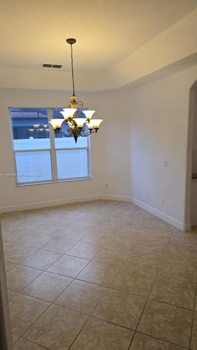 出租: $4,200 (5 贝兹, 4 浴室, 5349 平方英尺)