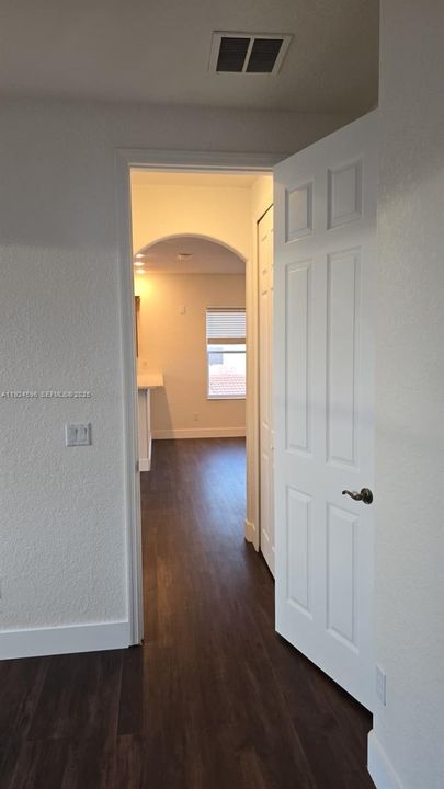 出租: $4,200 (5 贝兹, 4 浴室, 5349 平方英尺)