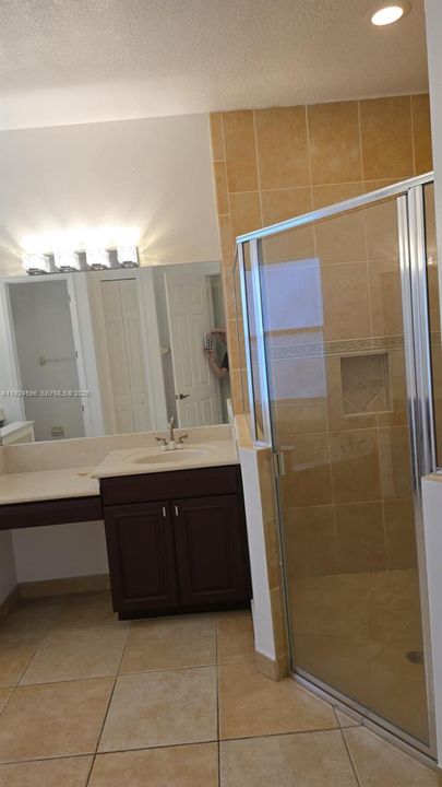 出租: $4,200 (5 贝兹, 4 浴室, 5349 平方英尺)