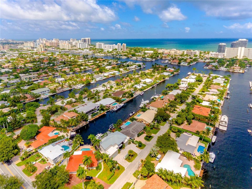 : $5,999,999 (3 beds, 4 baths, 4255 Square Feet)