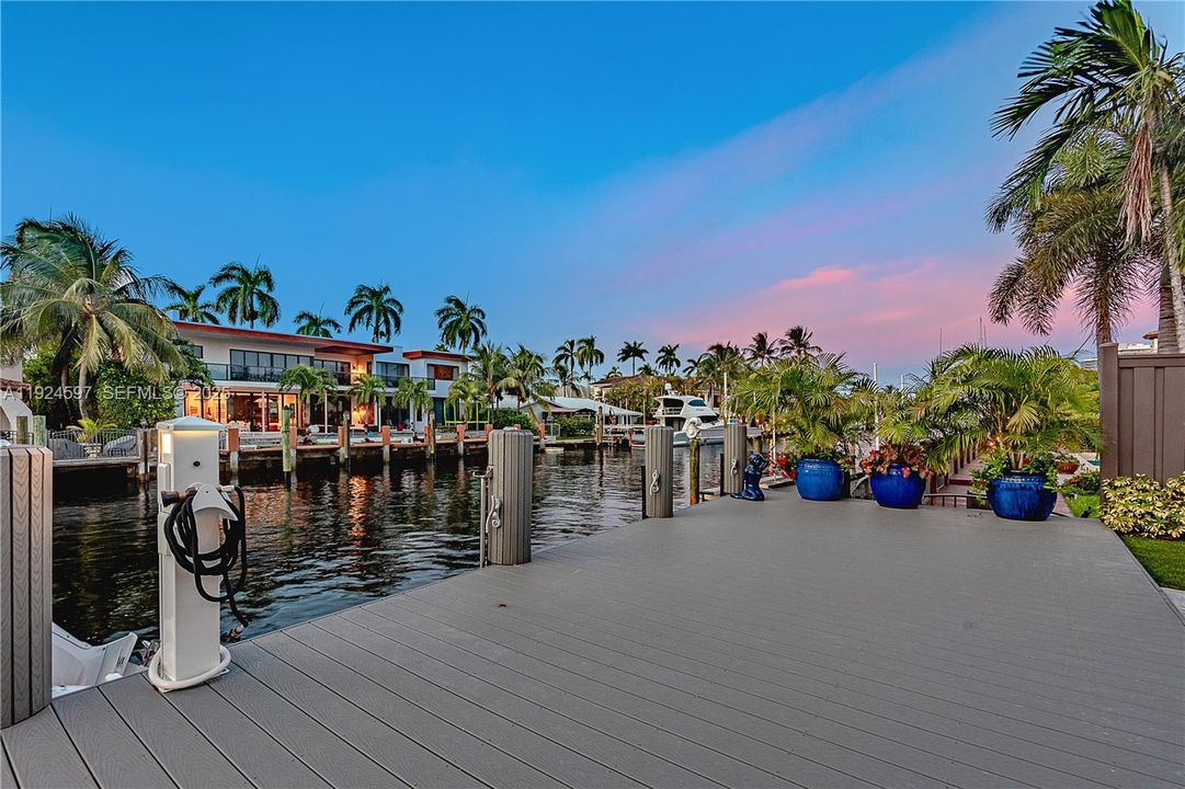 : $5,999,999 (3 beds, 4 baths, 4255 Square Feet)