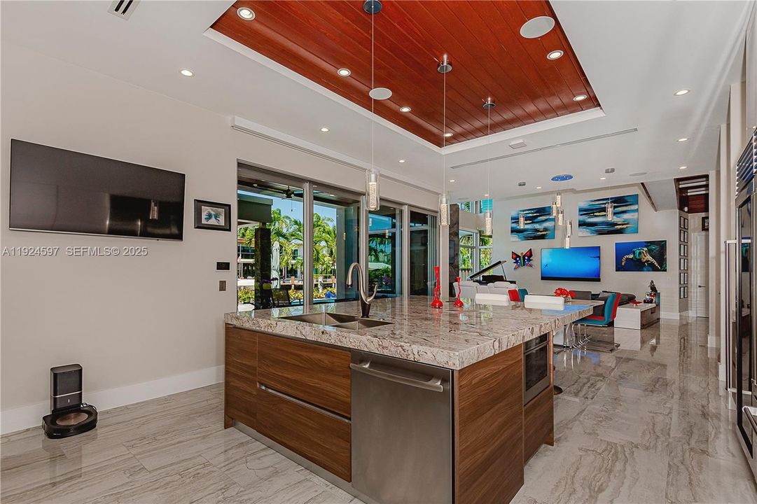 : $5,999,999 (3 beds, 4 baths, 4255 Square Feet)