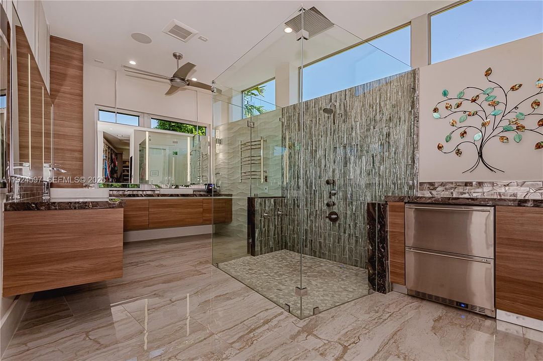 : $5,999,999 (3 beds, 4 baths, 4255 Square Feet)