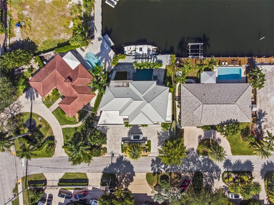 : $5,999,999 (3 beds, 4 baths, 4255 Square Feet)