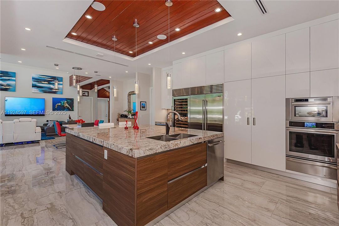 : $5,999,999 (3 beds, 4 baths, 4255 Square Feet)