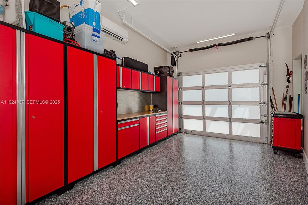 : $5,999,999 (3 beds, 4 baths, 4255 Square Feet)